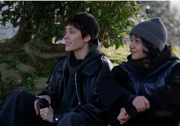 Between Dreams and Hope di Farnoosh Samadi